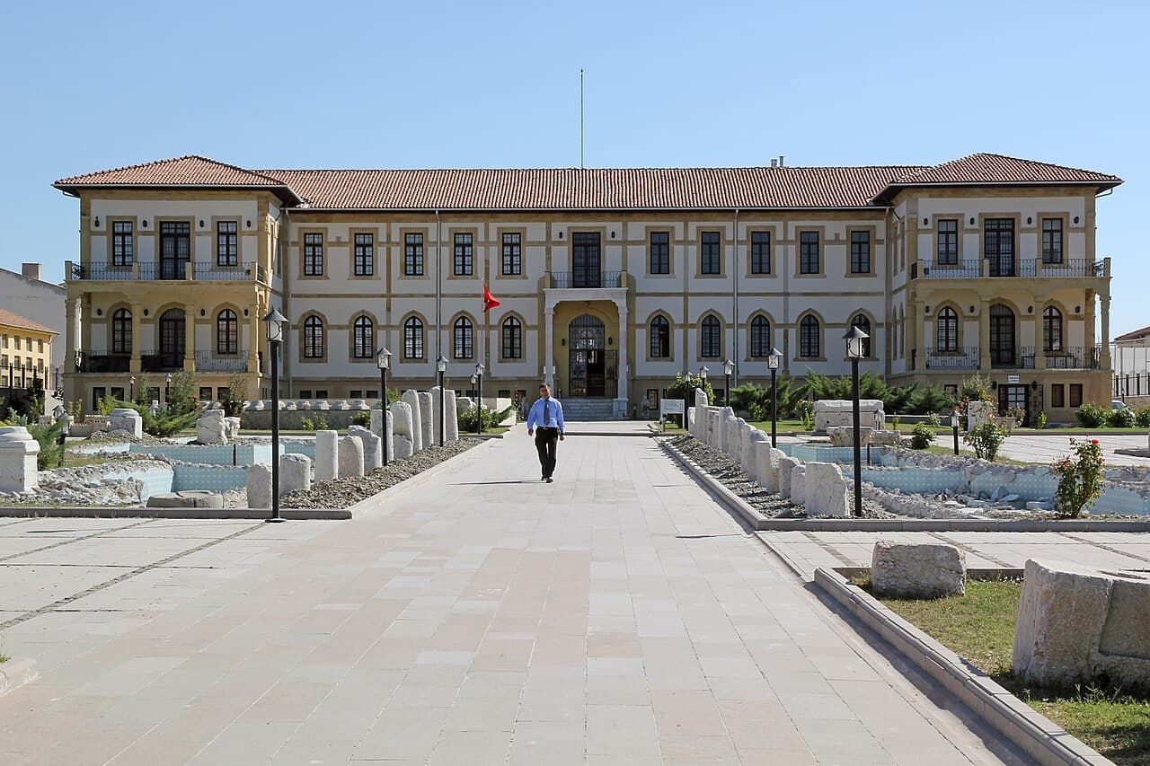 Çorum Museum (Çorum Müzesi) is a museum with very important assets, where works from the deep archaeological past of the city are exhibited. On the first floor
